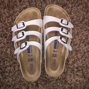BIRKENSTOCK LIKE NEW (white)